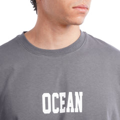 تي شيرت رجالي – تصميم بسيط وعصري بطبعة "OCEAN"